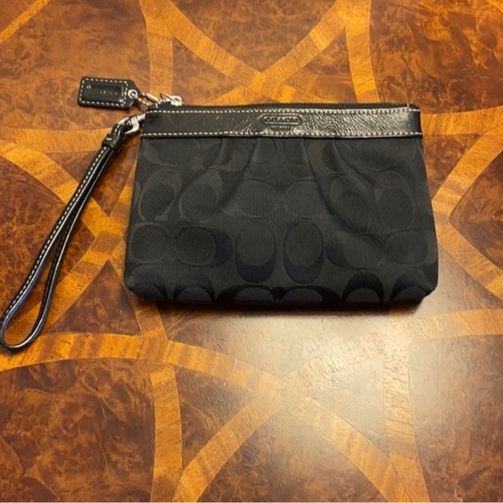 Coach Black Wristlet Clutch Authentic Free Used Excellent Condition Like New - Picture 4 of 14